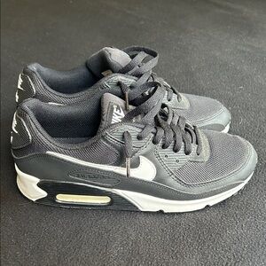 Nike Women’s Air Max 90